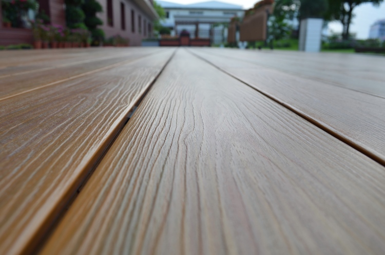 碳化木vs百妥木塑木，真实使用感受对比