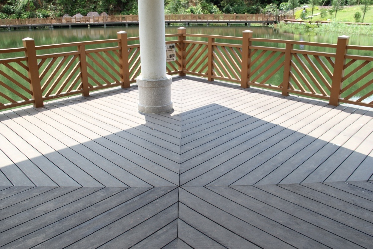 百妥木塑木护栏：不褪色、防晒防腐，户外防护优选