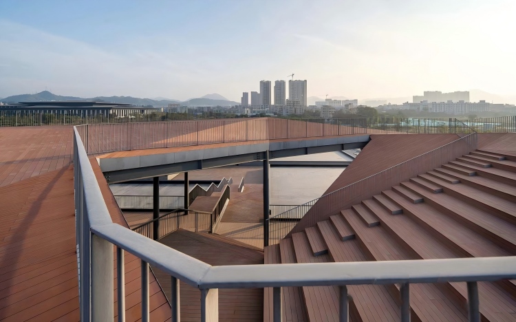 百妥木塑木地板：抗老化，专业适配庭院