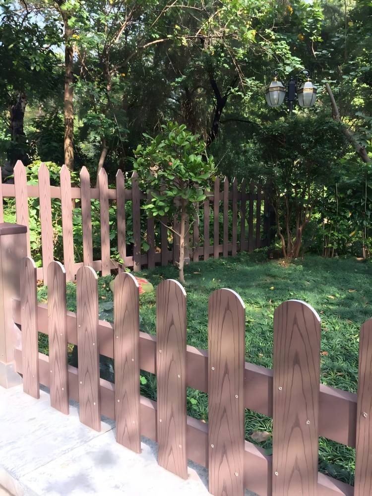 百妥木塑木护栏：藏在庭院里的质感，提升家居档次