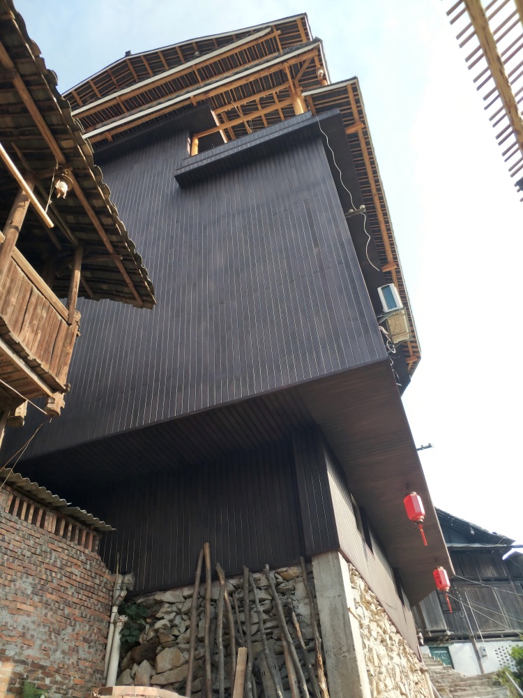 绿色建筑标配：百妥木塑木墙板，重塑低碳建材新标杆