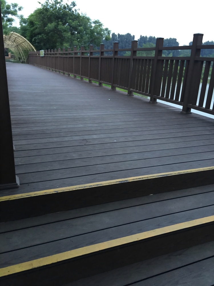 百妥木塑木地板：景区栈道在美观性与耐用性双重兼顾