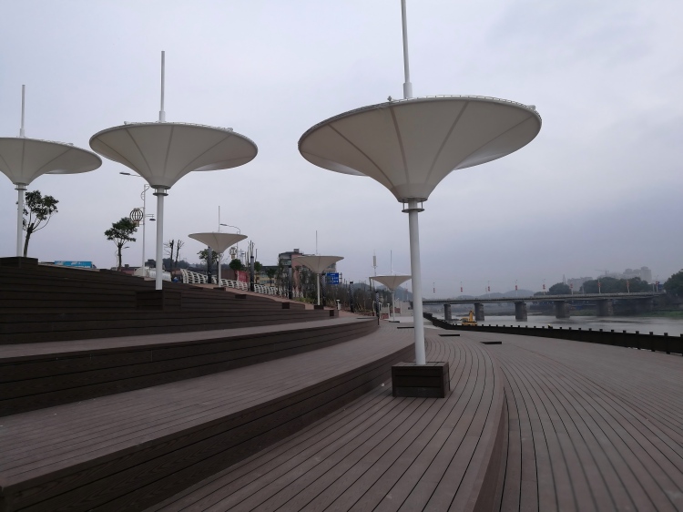 百妥木塑木地板：高温压制致密化工艺