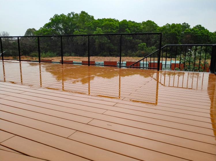 百妥木塑木地板：相较实木更具耐用性与便捷性