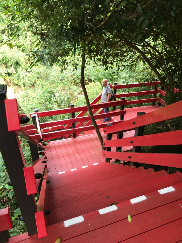 马山水锦顺庄景区改造：百妥木塑木护栏适配山地文旅场景