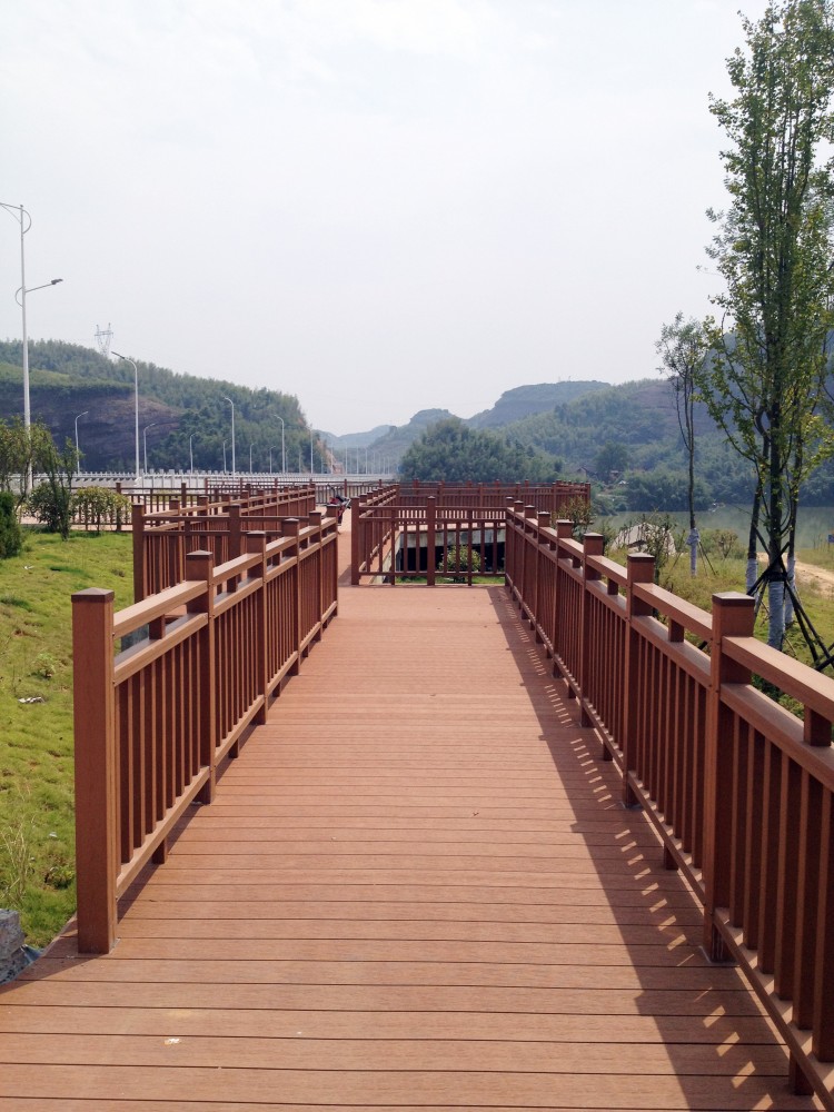 永兴市政民生升级：百妥木塑木护栏为城市基建提质