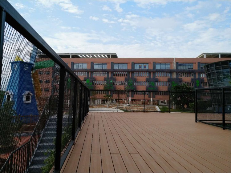 百妥木塑木地板落地深圳坪山外国语学校，打造高品质校园户外空间