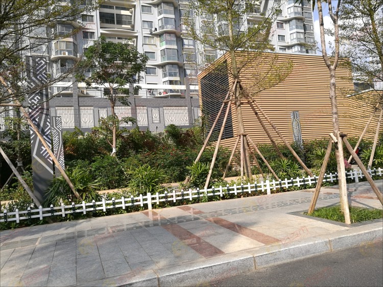 百妥木塑木格栅落地广西道路电房项目，筑牢市政电力防护防线