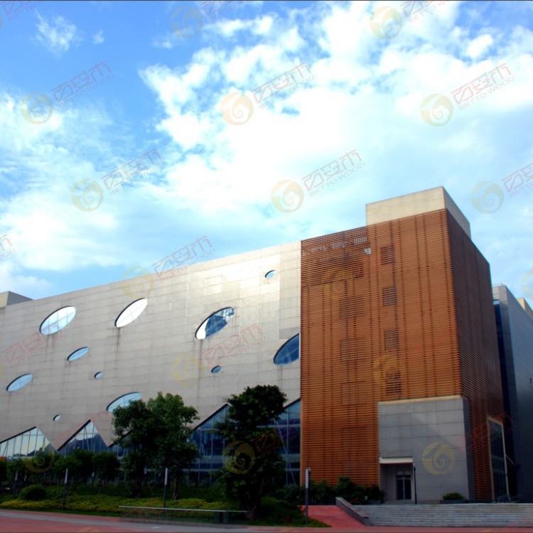 百妥木塑木格栅在广州萝岗三星建筑外墙改造的选材应用案例