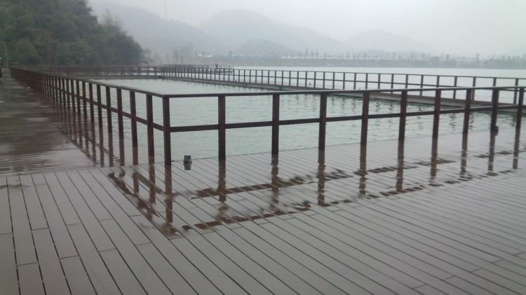 广东高端塑木地板厂家百妥木，源头直供全国发货