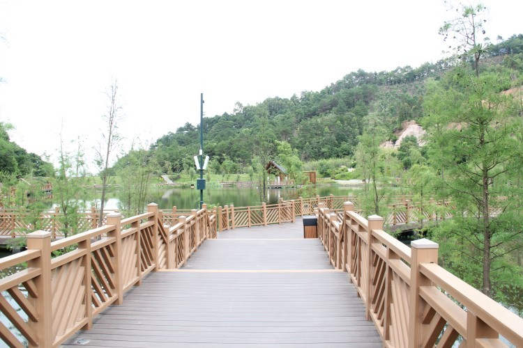 广东塑木地板厂家百妥木一站式服务，适配各类高端工程场景