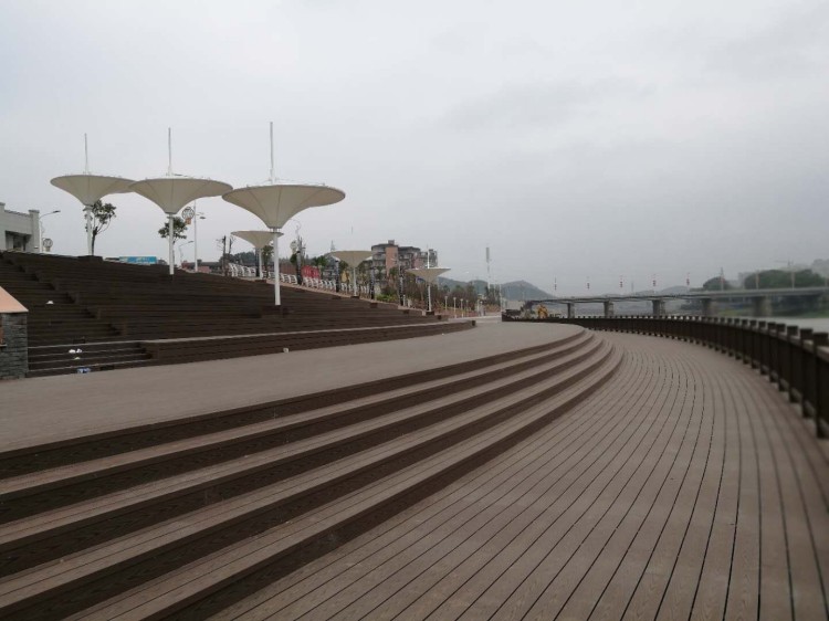 户外地面分场景选材指南：露台、泳池、园林各用什么?